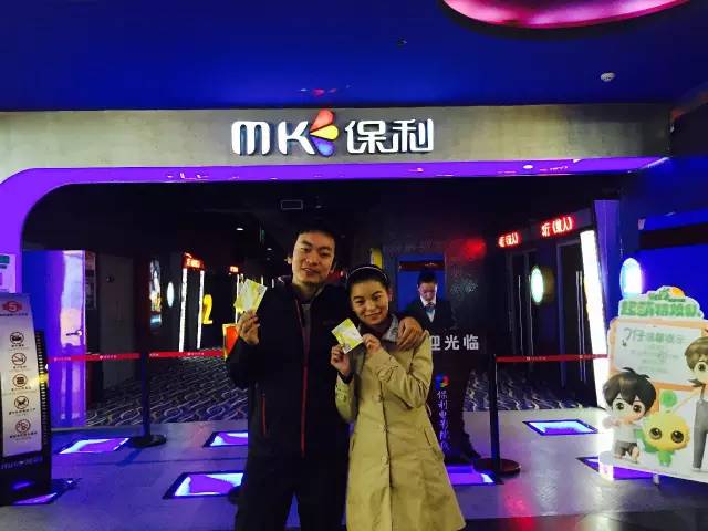 小情侶幸福的呢！