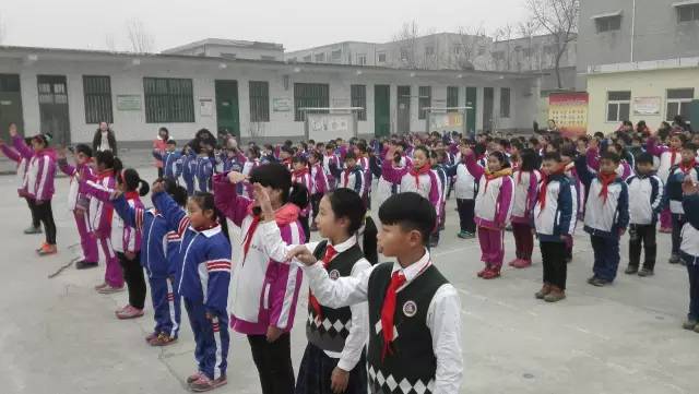 關(guān)愛(ài)留守兒童送溫暖，帶去我們冬日的關(guān)愛(ài)