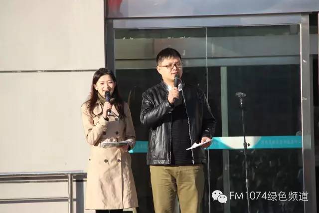 主持人肖震、陳藝主持活動(dòng)