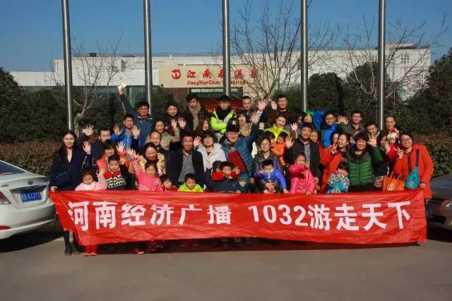 再來張“全家?！睖厝顒泳鸵_始了