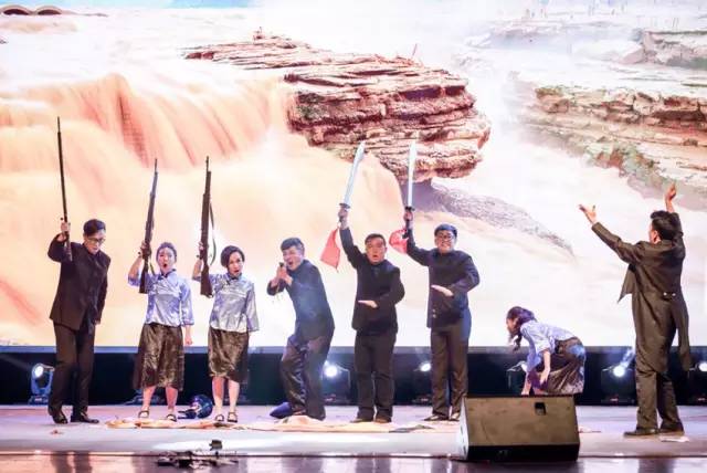 作為本場晚會的最后一個(gè)節(jié)目，《黃河大合唱》刷新你完全不一樣的體驗(yàn)。