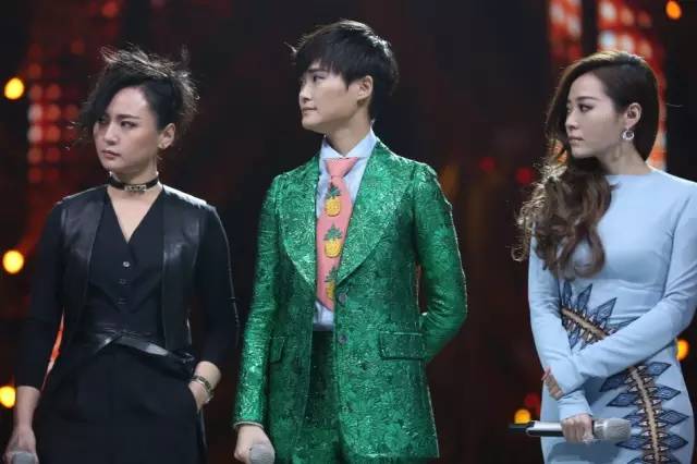 李宇春、周筆暢、張靚穎湖南臺(tái)跨年晚會(huì)同框