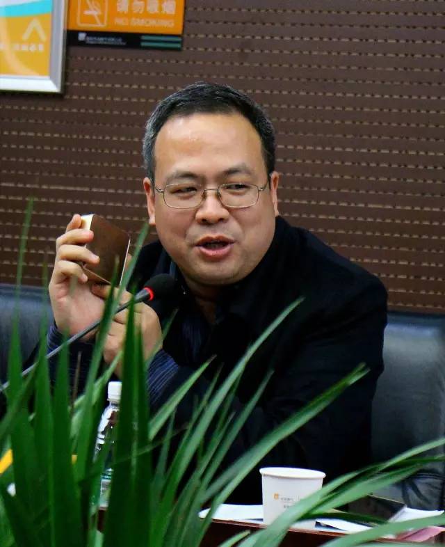 看看上面這位，就是我們1066最紅的男人——付總。