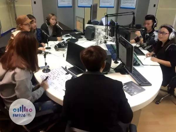 正式直播的時候，美少女們都非常認(rèn)真哦！