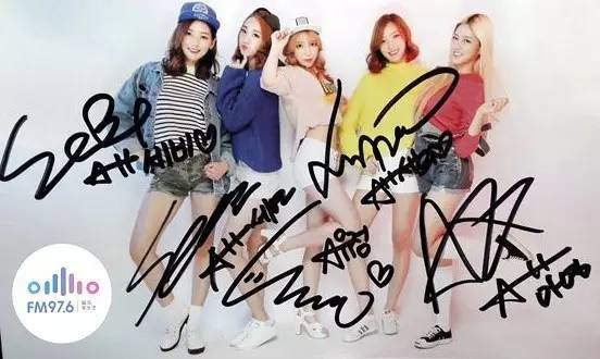 哎呦不錯哦！路飛收到美女們的簽名照，到底中意哪一位呢？