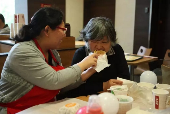 我還未長大，你卻已白了頭發(fā)，我要珍惜和媽媽在一起的每一刻