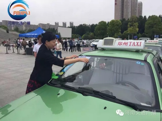 省文明辦專職副主任張曼如，對愛心助考活動的舉辦給予高度評價。