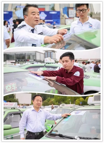 與會嘉賓為現(xiàn)場近200輛愛心助考車系上綠絲帶，并宣布車隊出發(fā)。