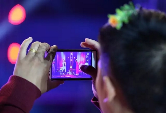 夢茹、怡璐《路燈下的小姑娘》