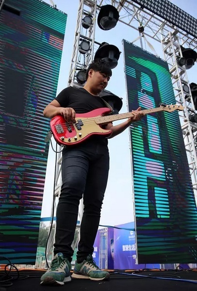 辛苦樂隊(duì)老師，你們跟我們一起，共同見證了時(shí)光音樂節(jié)是如何一步步成長至今的。