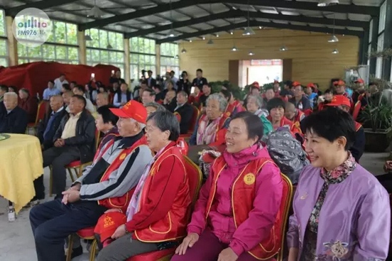 臺(tái)上展風(fēng)采，臺(tái)下笑開懷