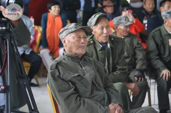 臺(tái)上展風(fēng)采，臺(tái)下笑開懷