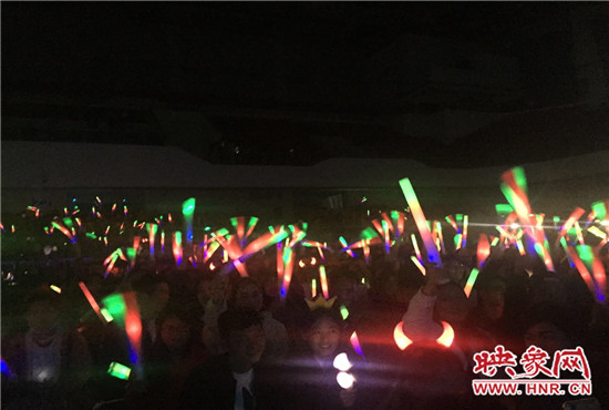 當(dāng)晚現(xiàn)場約2500個(gè)座位全場爆滿，還有全國各地歌迷會趕來的歌迷們。