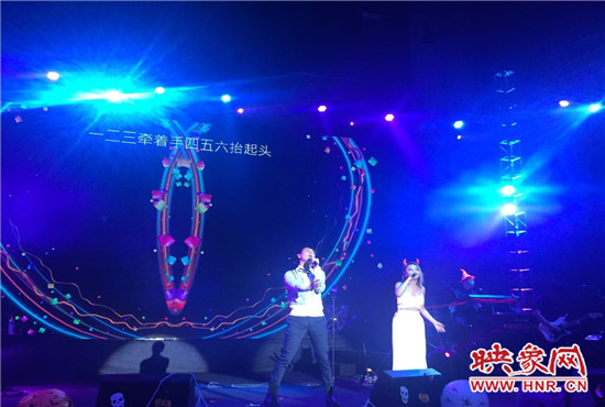 丁當(dāng)現(xiàn)場分享了她的代表曲目，《猜不透》全場大合唱，歌手嚴(yán)爵充分展現(xiàn)創(chuàng)作型歌手的特點(diǎn)。