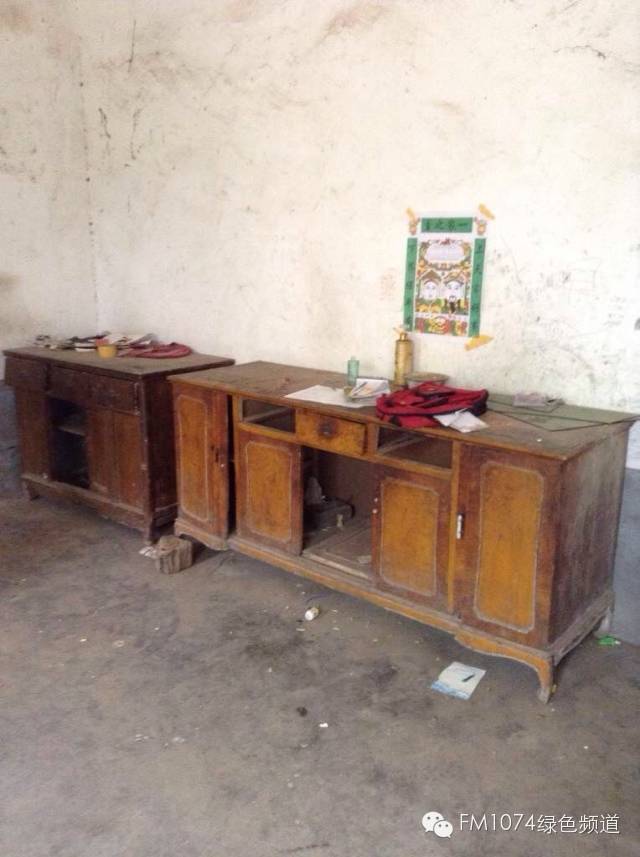 走訪另一個(gè)貧困家庭，進(jìn)去之后才知道什么是真正的一貧如洗、家徒四壁。