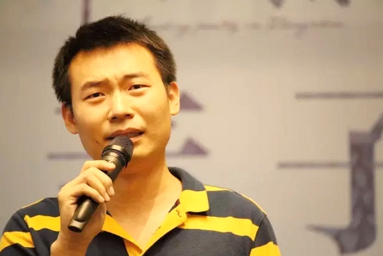 他，是一名消防員，同時也是聲音的愛好者。