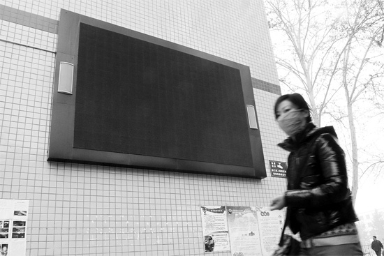 教育部下發(fā)通知，不僅要求學校引導學生勤儉節(jié)約，學 校也要節(jié)約辦公。昨天是開學第一天，鄭州市39中校園