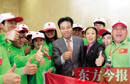 唐駿和他的“粉絲”在一起 唐駿和他的“粉絲”在一起