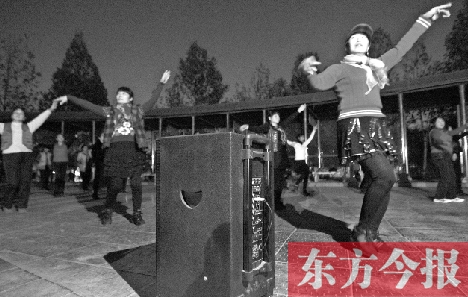 做到既讓跳舞的人有地方，又不影響他人休息，這才是化解矛盾的根本出路