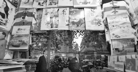 11月25日，鄭州市福壽街一家臺歷、掛歷專營店店主稱，上貨半個(gè)多月了，生意一直很冷清