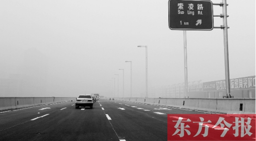 昨天上午，東方今報(bào)記者跟隨鄭州市交巡警部門，提前探路已具備通車條件的鄭州市三環(huán)快速路