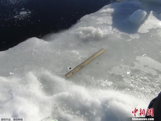 俄羅斯發(fā)現(xiàn)日前墜落的隕石碎片 俄羅斯發(fā)現(xiàn)日前墜落的隕石碎片