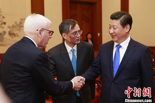 10月23日，中國(guó)國(guó)家主席習(xí)近平在北京釣魚臺(tái)國(guó)賓館會(huì)見清華大學(xué)經(jīng)濟(jì)管理學(xué)院顧問委員會(huì)海外委員。