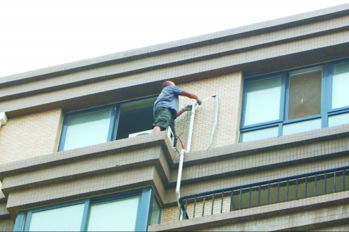 三門峽興起安裝空調(diào)收取高空作業(yè)費(fèi) 收費(fèi)標(biāo)準(zhǔn)混亂 三門峽興起安裝空調(diào)收取高空作業(yè)費(fèi) 收費(fèi)標(biāo)準(zhǔn)混亂