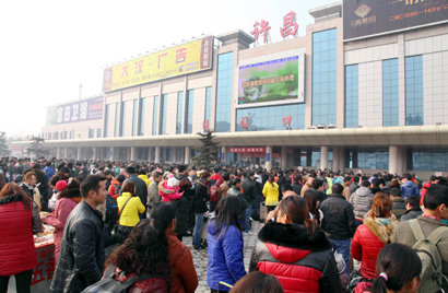 火車站迎來(lái)返程小高峰