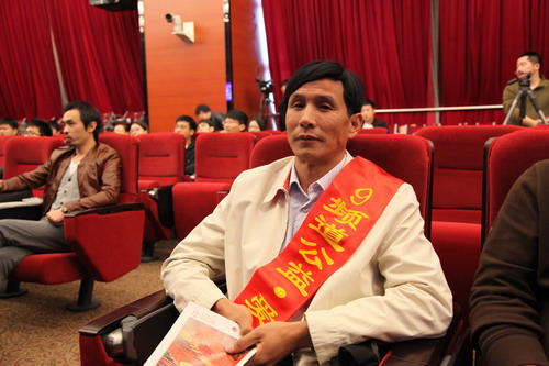 河南平頂山魯山縣電視臺(tái)的記者張朝岑受聘9頻道公益·愛(ài)心形象大使。