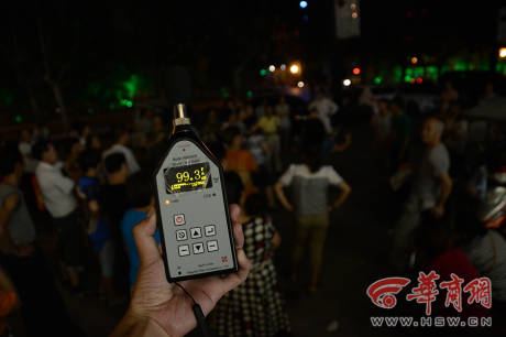 記者實(shí)地檢測廣場舞音響分貝 記者實(shí)地檢測廣場舞音響分貝