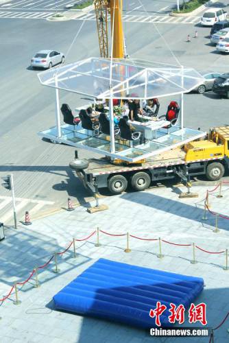 南京空中懸浮餐廳吸引顧客 南京空中懸浮餐廳吸引顧客