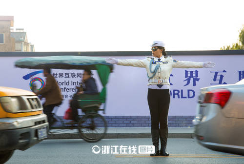 美得心醉 白衣女警保駕世界互聯(lián)網(wǎng)大會(huì) 美得心醉 白衣女警保駕世界互聯(lián)網(wǎng)大會(huì)