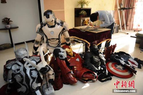 大學生自制“復仇者聯(lián)盟”全套服裝