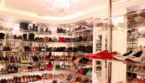 王婧奢華衣櫥遭曝光 名牌鞋四五百雙 王婧奢華衣櫥遭曝光 名牌鞋四五百雙