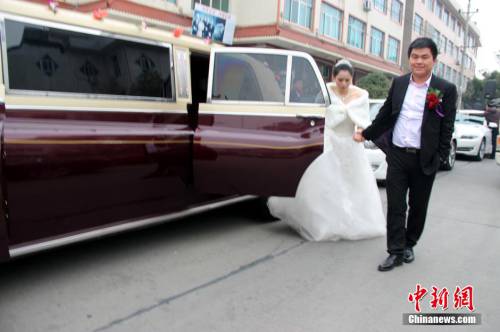 浙江青年千萬(wàn)級(jí)勞斯萊斯迎娶上海新娘 浙江青年千萬(wàn)級(jí)勞斯萊斯迎娶上海新娘