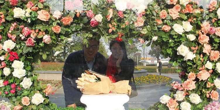 寧波“最浪漫”公交車(chē)站亮相街頭 寧波“最浪漫”公交車(chē)站亮相街頭