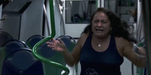 巴西女子遭遇地鐵驚魂 巴西女子遭遇地鐵驚魂