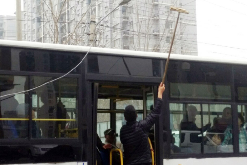 線纜被刮斷影響交通 沈陽昨現(xiàn) 線纜被刮斷影響交通 沈陽昨現(xiàn)