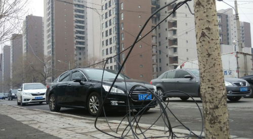 線纜被刮斷影響交通 沈陽昨現(xiàn) 線纜被刮斷影響交通 沈陽昨現(xiàn)