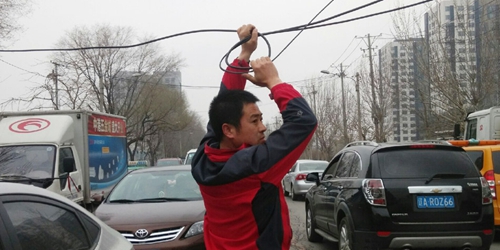 線纜被刮斷影響交通 沈陽昨現(xiàn) 線纜被刮斷影響交通 沈陽昨現(xiàn)