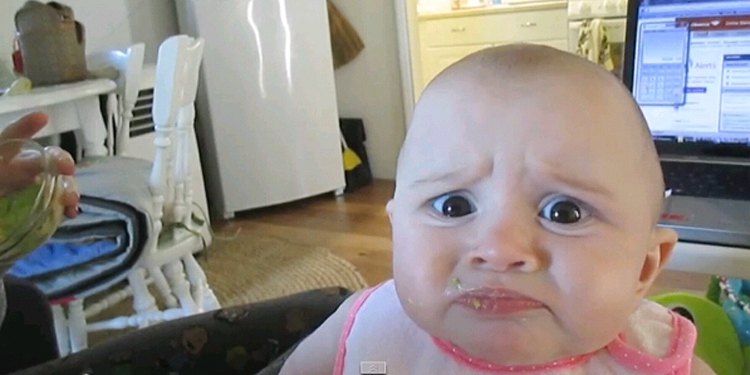 外國寶寶初嘗鱷梨表情萌翻網(wǎng)友 外國寶寶初嘗鱷梨表情萌翻網(wǎng)友