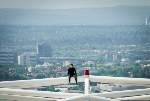 英國(guó)恐高癥小伙登頂134米溫布利球場(chǎng)