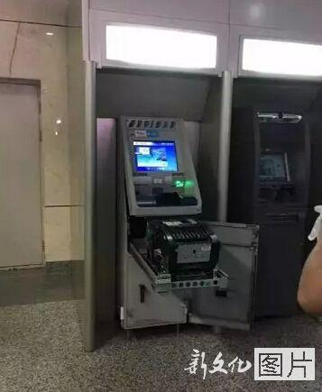 女子徒手拆提款機 女子徒手拆提款機