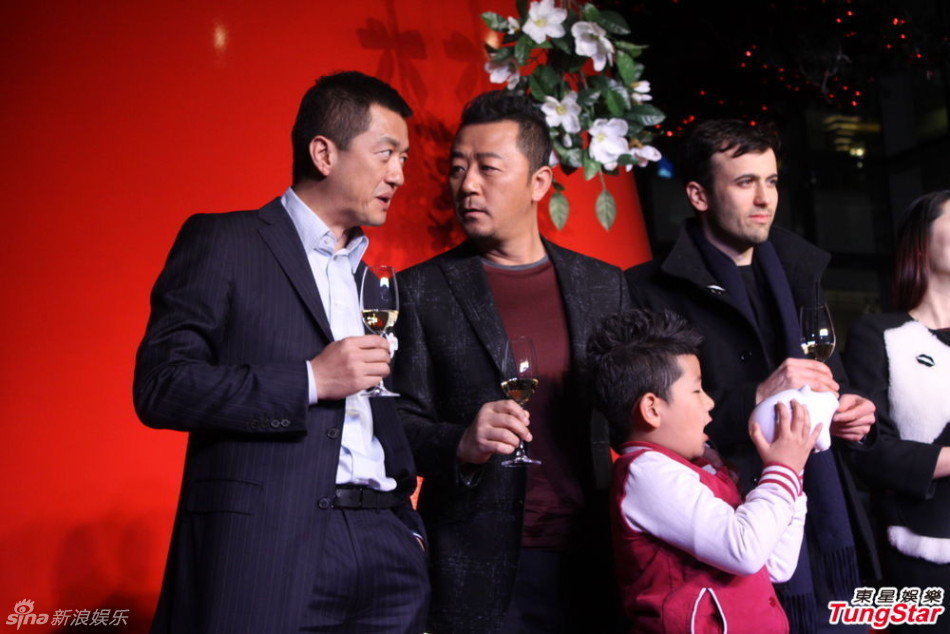 李亞鵬、郭濤父子相活動(dòng)