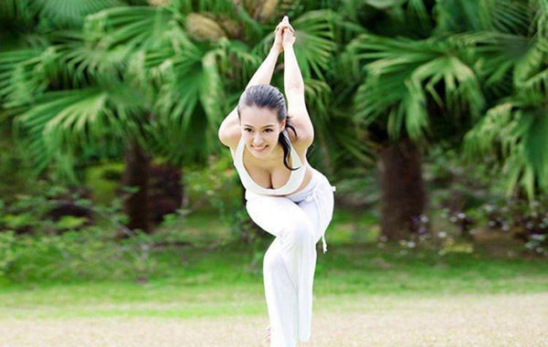 圖為瑜伽教母性感寫真。