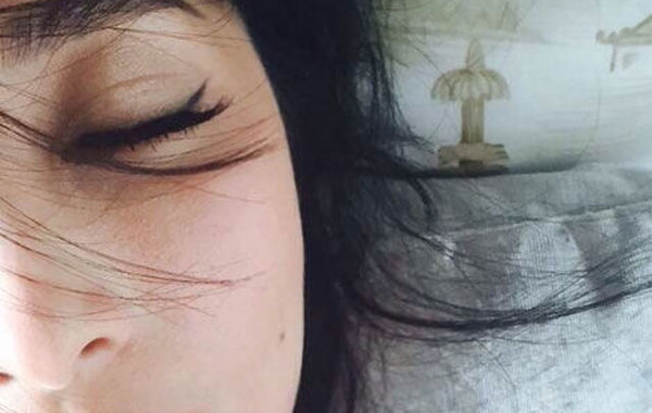 蔣勤勤吊帶美照。