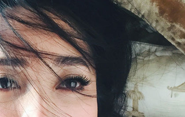 蔣勤勤吊帶美照。