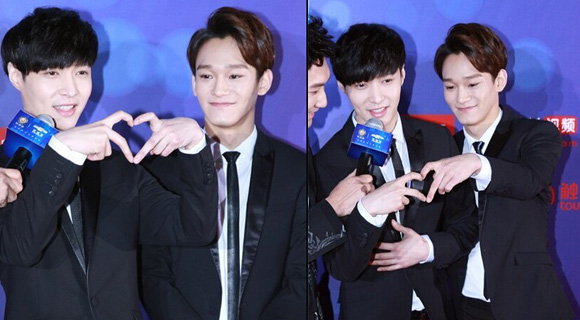 EXO成員張藝興和金鐘大作為代表上臺(tái)領(lǐng)獎(jiǎng)，最受歡迎組合獎(jiǎng)也是實(shí)至名歸。