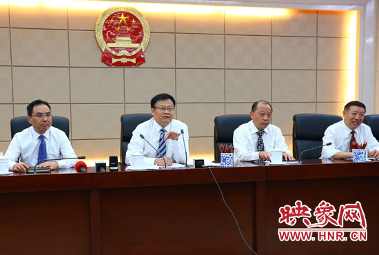 專題詢問會結(jié)束后，省人大組織召開記者提問會。